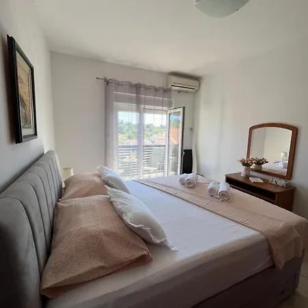 Διαμέρισμα Bozo *