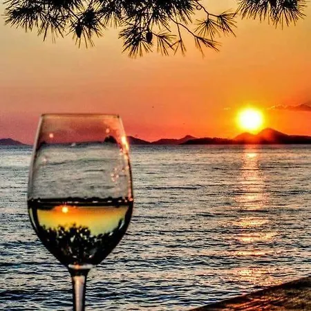 アパート Bozo フヴァル