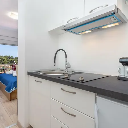 Bozo アパート フヴァル