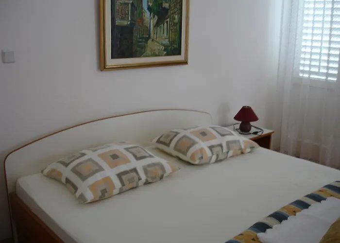 Bozo アパート フヴァル