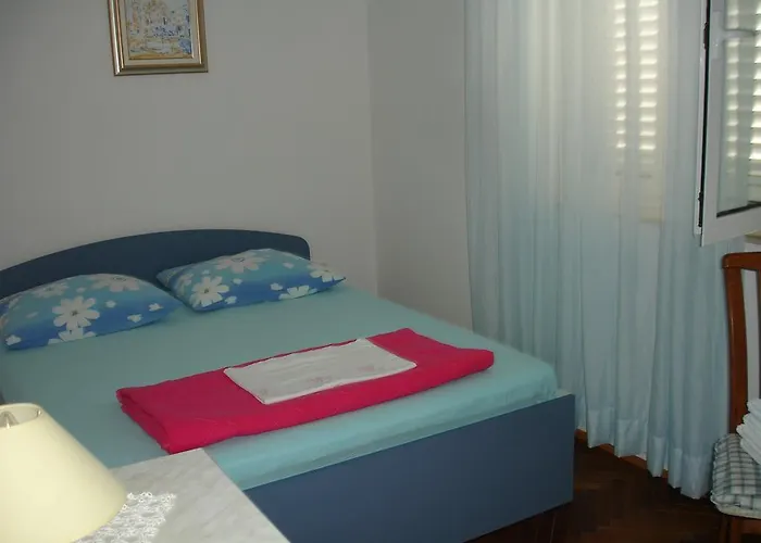 アパート Bozo フヴァル